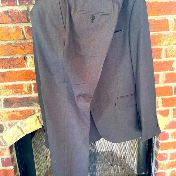 BRAND NEW J. Ferrar Slim Fit Charcoal Suit